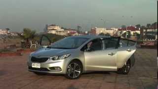 Kia Cerato 2013 Test Drive  Impresiones de Manejo [upl. by Fauver868]