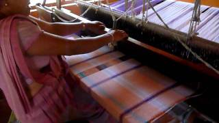 Sri Lankaශ්‍රී ලංකාCeylonTextile Weaving HandmadeLoomJacquard [upl. by Noe114]