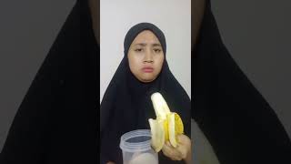 Cara makan buah pisang paling enak [upl. by Jehiel650]