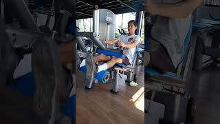 Entrenamiento en máquina flexión de rodilla fitness motivation motivacionfitness gym [upl. by Marl231]