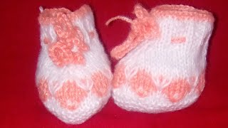 Tuto tricot chaussons facile de bébé au tricot au point ajouréchaussons de bébé au tricot [upl. by Phaedra668]