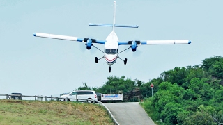 SCARY and TURBULENT St Barts Approach  Winair DHC6300 Twin Otter [upl. by Hegyera485]