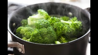 Quick amp Easy Delicious Steamed Broccoli [upl. by Polly676]