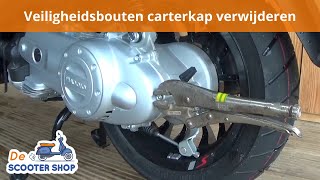 Veiligheidsbouten carterkap demonteren Vespa Sprint en Piaggio Zip  Montagevideo  De Scooter Shop [upl. by Parthena]