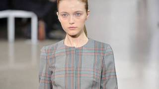 VIDEO Défilé Jil Sander [upl. by Noonberg]