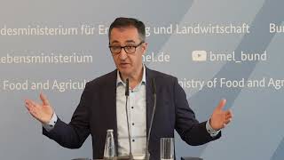 Bundesminister Cem Özdemir  Pressekonferenz zum Tierschutzgesetz [upl. by Eitirahc]