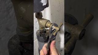 How to fix a leaking stop tap asmr diy howto plumbing subscribe youtubeshorts plumber tools [upl. by Anikal]