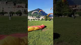 Staggered Landing of Four Paragliders at Interlakens Höhe Matte [upl. by Doane]