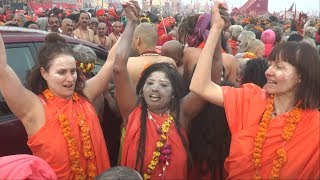 महिला नागा बाबाओं का शाही स्नान Kumbh Mela 2019 Prayagraj UP India [upl. by Eilarol]