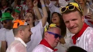 quotLa Chica Yeyequot en la plaza de toros de PamplonaIruña San Fermin 2016 [upl. by Patrica]