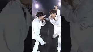 방탄소년단 제이홉amp정국 주기적으로 봐야되는 Outro  Wings 호석 정국 레전드 화음 [upl. by Ellertal]