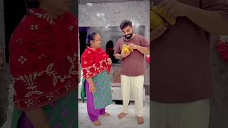 Mummy nai gaurav say banana kyu chinliye shorts youtubeshorts gauravaroravlogs [upl. by Lois]