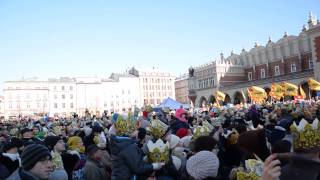 Kraków Hymn Światowych Dni Młodzieży na Rynku fragment [upl. by Thorny906]