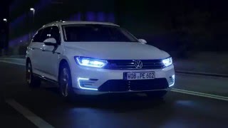 Volkswagen Passat GTE  Sähköistä älyvoimaa [upl. by Bartholomeus]