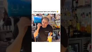 🤪 Quando o BARMEN É ZUEIRO kkkkkk barmen tiktok comedia tiktokvideo shorts drinks zueira [upl. by Derby534]