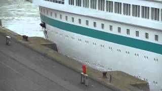 Kreuzfahrtschiff Albatros Unfall in Bremerhaven [upl. by Potts]