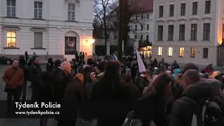 DEMONSTRACE PROTI VLÁDNÍM OPATŘENÍM U PRAŽSKÉHO HRADU [upl. by Ellehctim890]