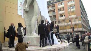 FORLI DIVERTENTE SVELAMENTO UFFICIALE DELLA STATUA DI ICARO RESTAURATA [upl. by Deanna882]