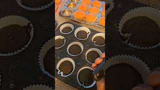 BAKING CUPCAKES 🩷🤍🖤 cupcake cupcakes cakedecorator bake baking baker [upl. by Laurent]