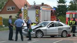 Drei Schwerverletzte nach Unfall auf der B 83 bei Grebenstein 22072012 [upl. by Ardnuhsor]