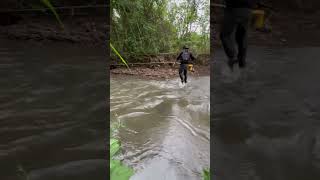 Trilha na beira do rio natureza rio cachoeira pesca pescadores [upl. by Bunnie]