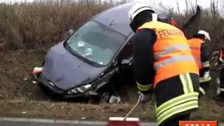 Grebenstein Vier Personen bei Unfall verletzt [upl. by Primaveria308]