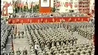 Die Internationale  DDR Ost Berlin 1986  Parade der Arbeiterkampfgruppen [upl. by Notnirb85]