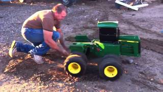 RC John Deere 9520 [upl. by Eniluqcaj319]