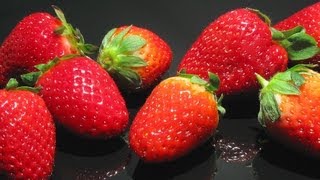 Rotting Strawberry TimeLapse  Erdbeeren im Zeitraffer [upl. by Drofxer695]