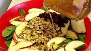 Ensalada de Espinacas Manzana Y Nuez Acompañada con un Aderezo Delicioso [upl. by Kennet727]