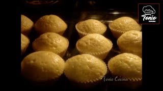 Magdalenas caseras con yogur en 12 minutos  Receta de la abuela  Tonio Cocina [upl. by Yuh8]