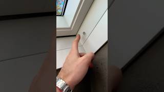 Wozu dieses Loch am Fenster😨🧼 fenster haushalt funktion gutzuwissen putzen tricks geheim [upl. by Field]