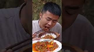 Hunan people cant do without this hot and sour chicken offal The sour peppers and beans in the [upl. by Ahsinrat]