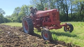 The Farmall 400 Goes to the Field  In Memory of quotVernquot Osborn [upl. by Nivalc]