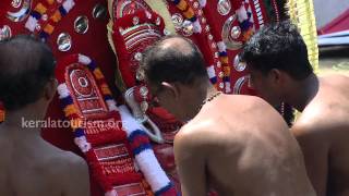 Raktha Chamundi Theyyam at Vellur Sree Kozhunthumpadi Temple [upl. by Tate835]