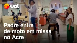 Padre entra em missa com moto suja de lama no interior do Acre veja vídeo [upl. by Glynis]