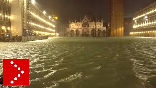 Acqua alta Venezia 12 novembre 2019 picco storico le immagini in HDR [upl. by Sirak]