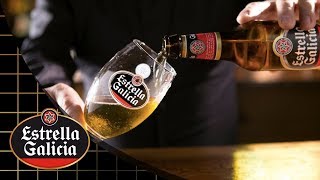 Paso a paso cómo servir una CERVEZA DE BOTELLA  Estrella Galicia [upl. by Naahs409]