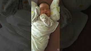 31일차 아기 희미한 보조개 살오름  newborn babys light dimple [upl. by Zerdna800]