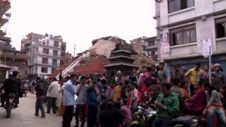 Sismo de gran intensidad sacude Nepal [upl. by Gans]