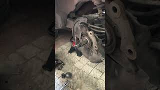 Fluence Arka Fren Disk Değişimi automobile diy repair ball bearing rear brake disc replacement [upl. by Jemine205]