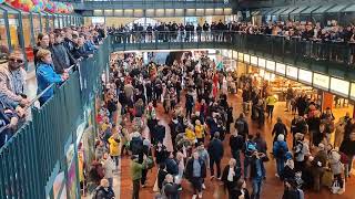 Knabenchöre Flashmob in Hamburg Hbf 11102024 [upl. by Sergo392]