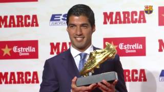 Luis Suárez recibe la Bota de Oro 201516 [upl. by Bernelle]