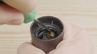 Tutorial How to unlock thermoplastic E27 lamp holders [upl. by Nillok]