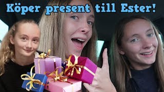 Vi köper födelsedagspresent åt Ester  VLOGG [upl. by Simonsen71]