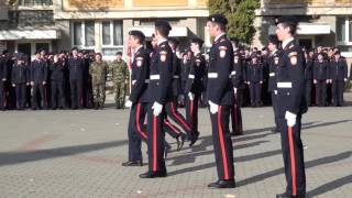 Demonstrație de coordonare și disciplină cu elevii militari din Alba Iulia [upl. by Daloris]