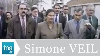 Simone Veil visite la cité des Minguettes à Vénissieux  Archive INA [upl. by Jakoba]