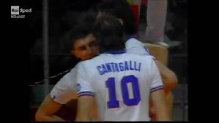 28101990 Finale Mondiale Volley Maschile ItaliaCuba 31 [upl. by Adele]