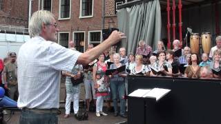 chr mannenkoor Appingedam en Voices zingen enige liederen op het kerkplein HLDVG [upl. by Halyak]