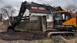 Výstavba příjezdových cest na stavbě s Volvo EC 220 El a Rototilt R6 [upl. by Higginbotham]